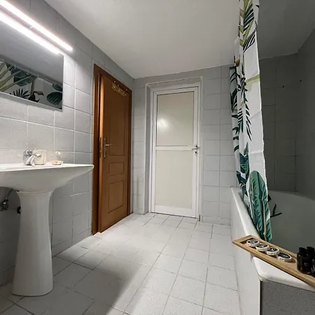 Apartament Neni's House Prínos